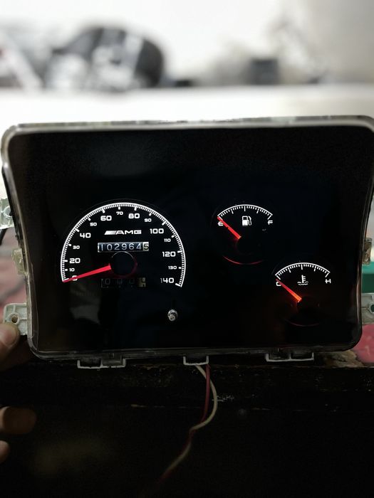 Damas tablo sotiladi