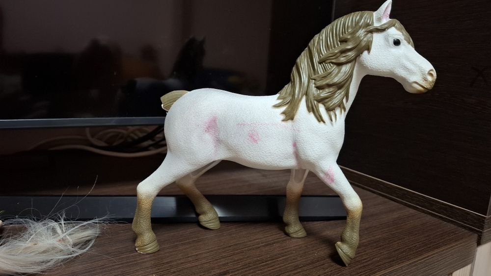 Лошади 3шт. Цена за всё.