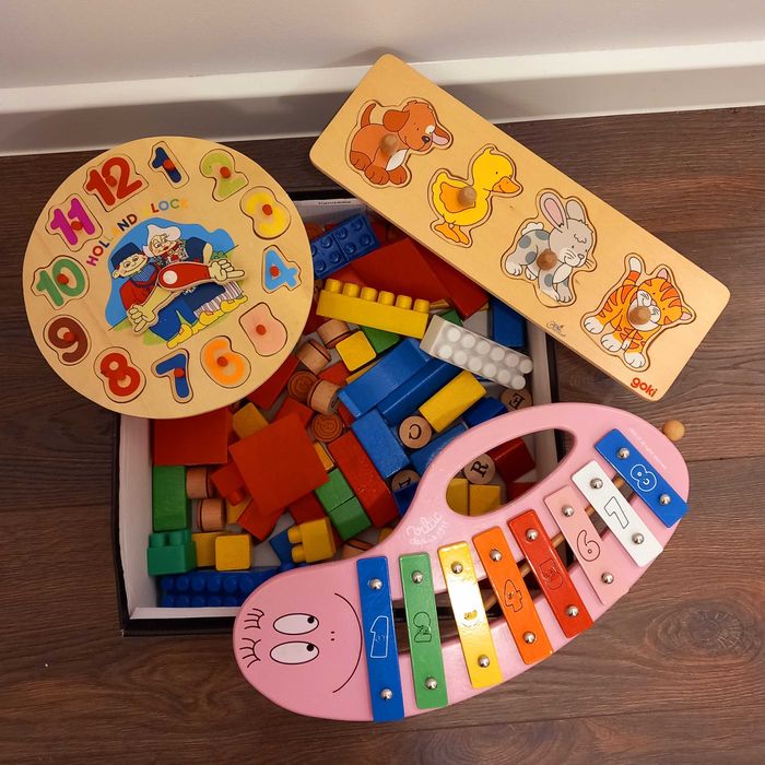 Карнавална рокля уникат ръчна изработка, ксилофон и дървени играчки