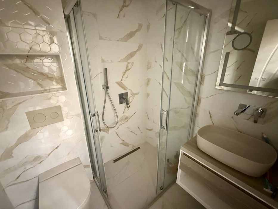 Дава се под наем Тристаен апартамент в Бургас, Център - 140 кв.м за 1296.42 € - Снимка #13