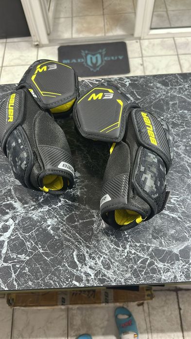 хоккейный налокотник Bauer