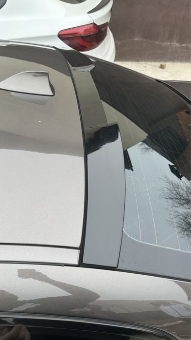 Eleron Pleoapa Luneta BMW  G30 F10  M4 G60 negru lucios