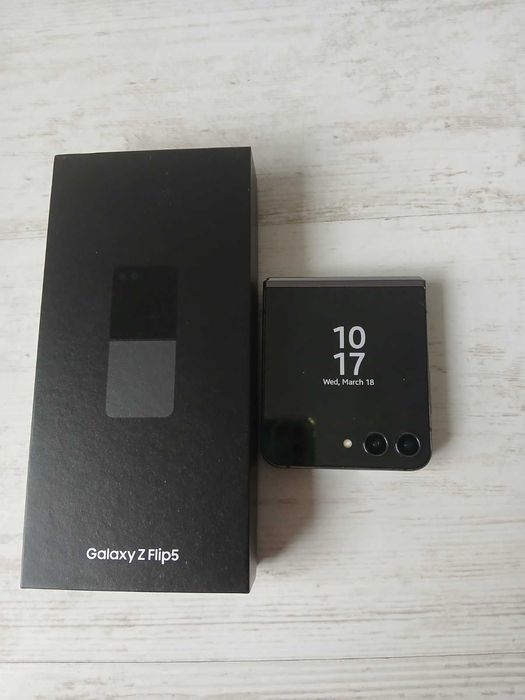 Продавам телефон Galaxy Z Flip5