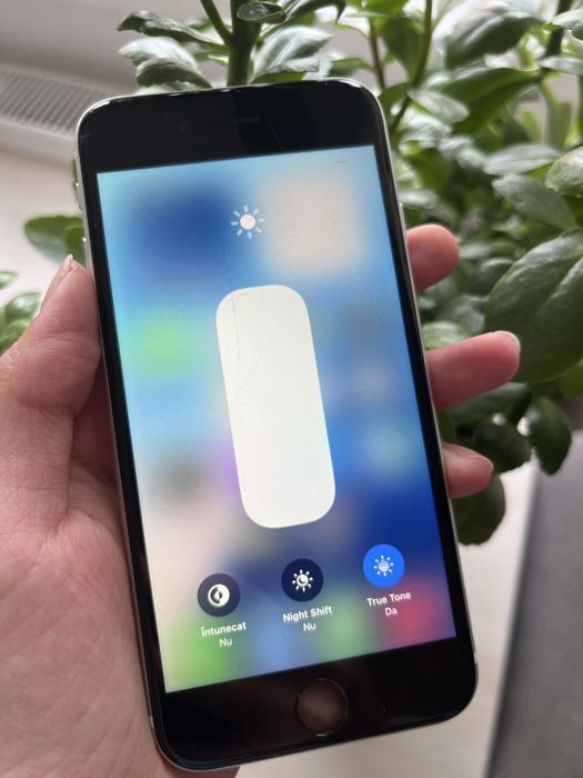 iPhone SE  white 64 Gb 78% baterie