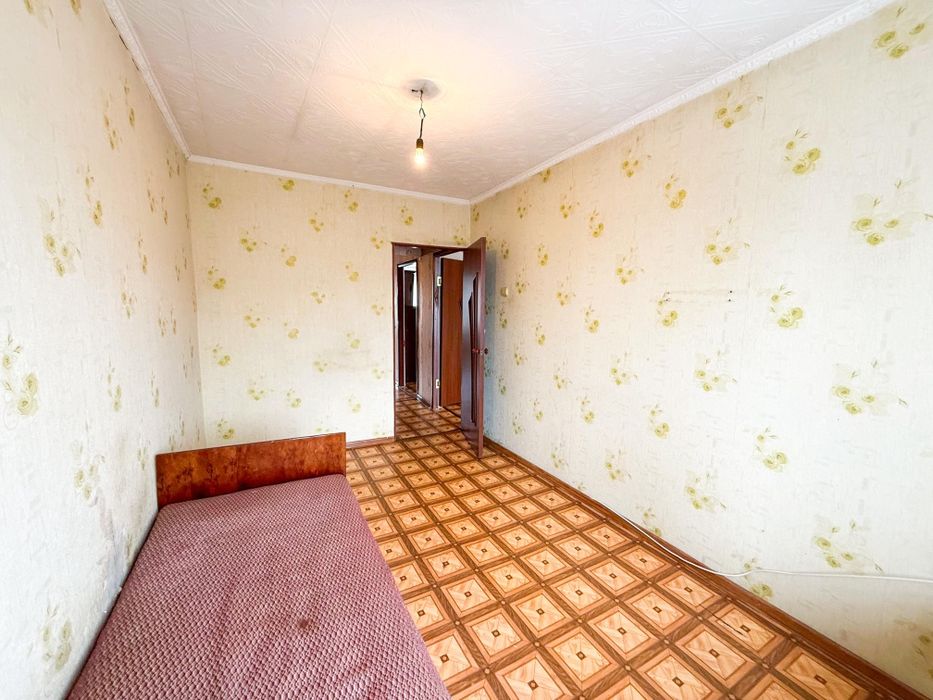 ПРОДАМ 3 Х-  4 мкр