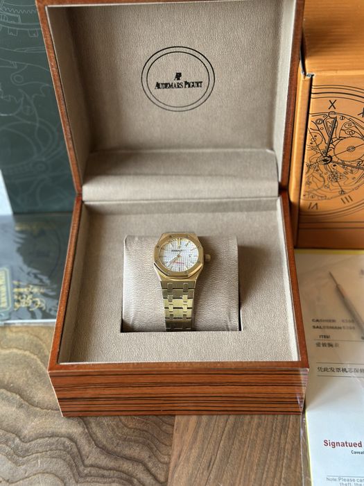Audemars Piguet Royal Oak Gold And White Dial 33 mm Quartz - дамски модел