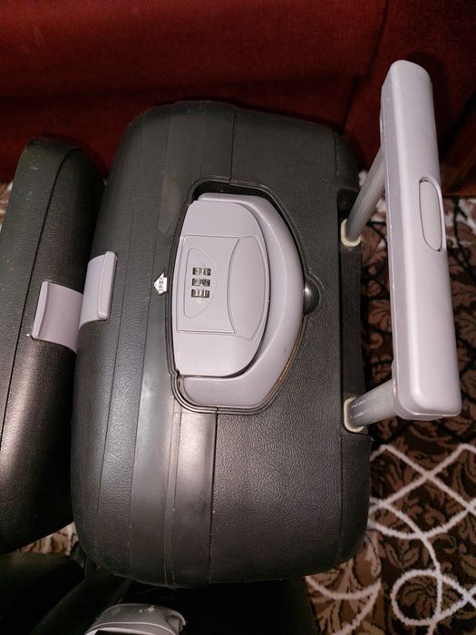 Набор чемоданов на колесиках