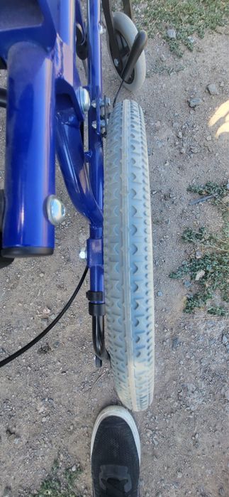 Продам инвалидную коляску