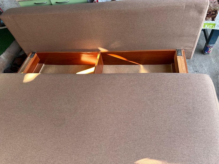 Диван продаётся в хорошем состояние не првыный