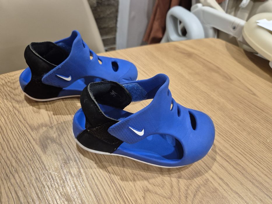 Сандали Nike 23,5