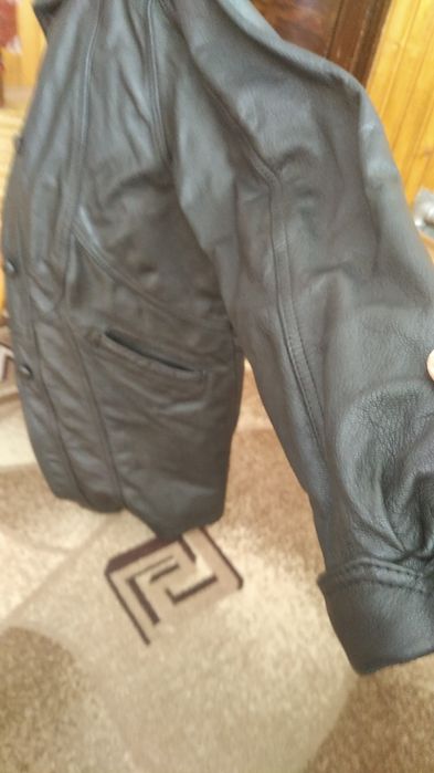 Продавам употребявана дамска шуба,яке от естествена телешка кожа