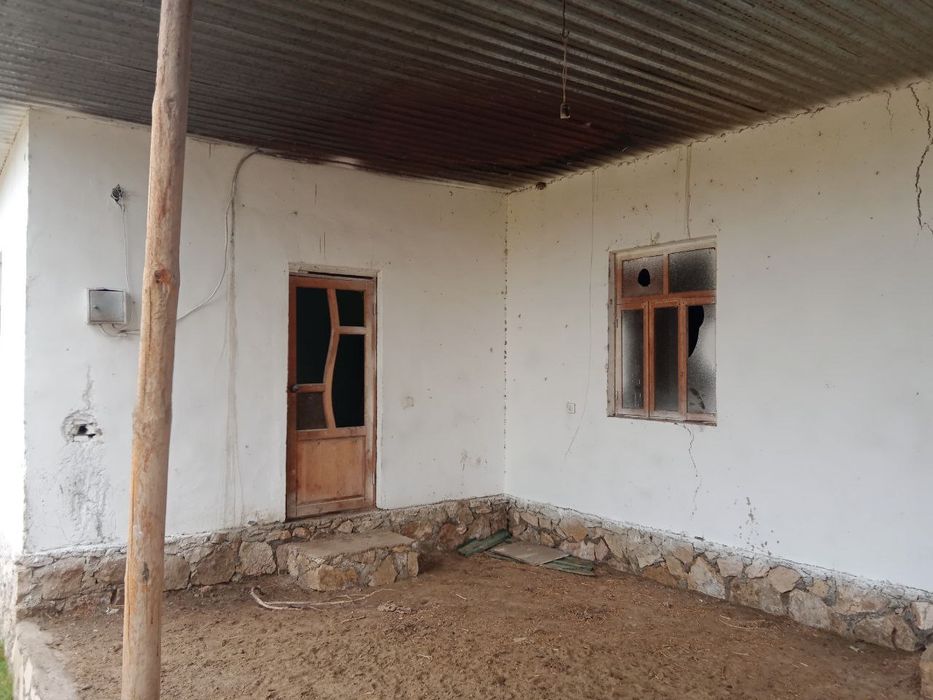 Когон тумани Кизилолма кишлогида 15 сотихли тайёр ховли сотилади.