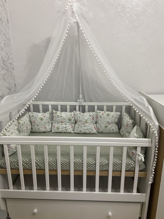 Детская кровать с комодом