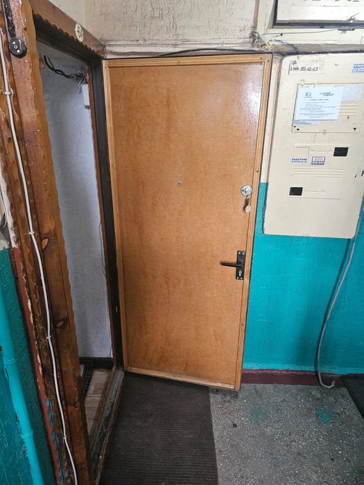 Продаётся Дверь железная