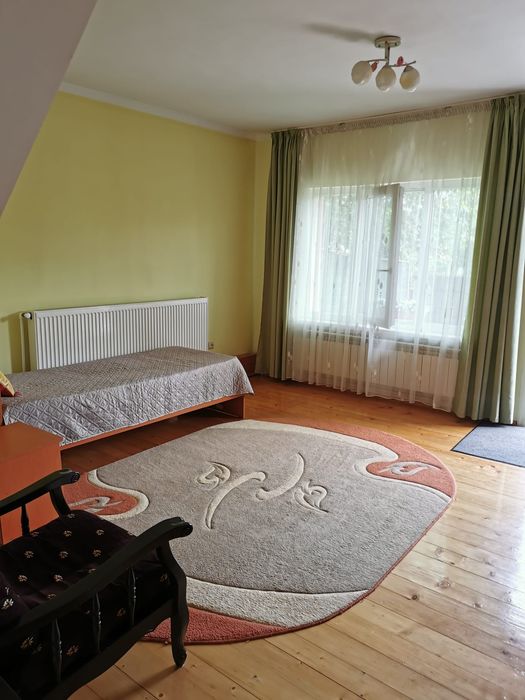 Apartament cu o cameră în zona TgCucu la casă, parter