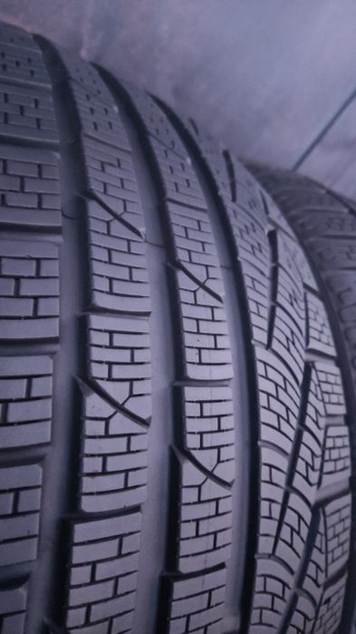 2бр. зимни гуми 235/35/19 Pirelli Sotto Zero Winter  W240
7mm
Добро съ