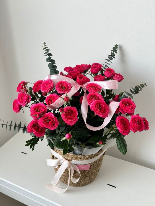 Цветы большие розы. По 5000 тг