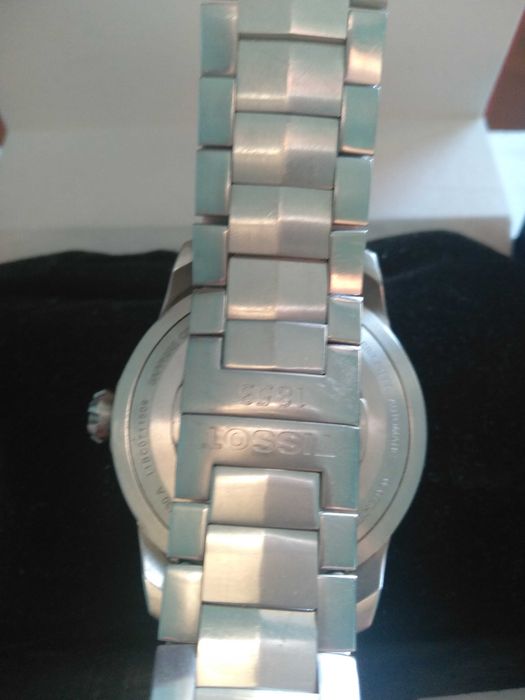 Ceas de maina barbatesc calitativ