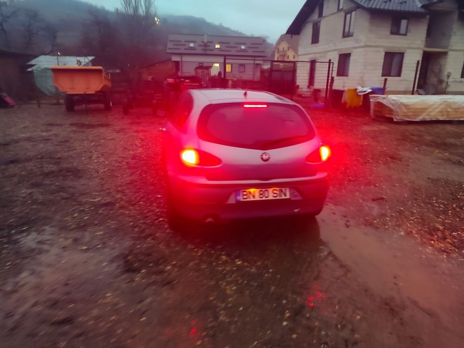 Vînd Alfa Romeo 1.9