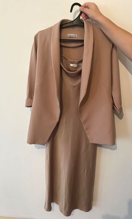 Атласное платье с пиджаком