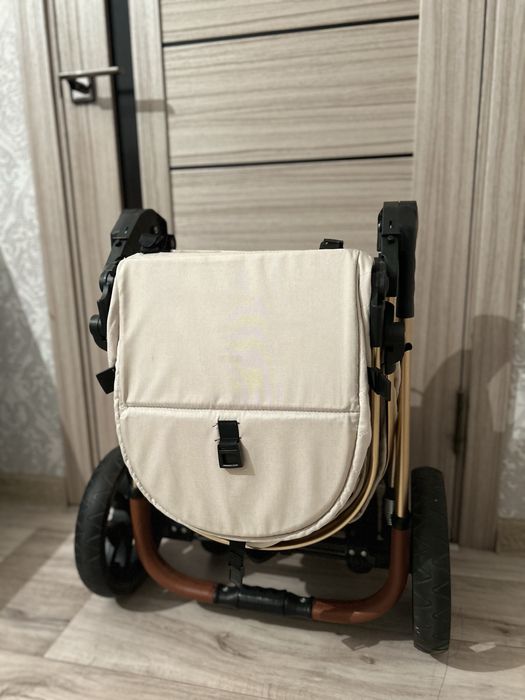 Продам коляску Teknum