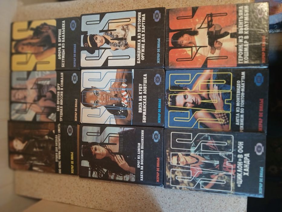 Книги разных жанров.