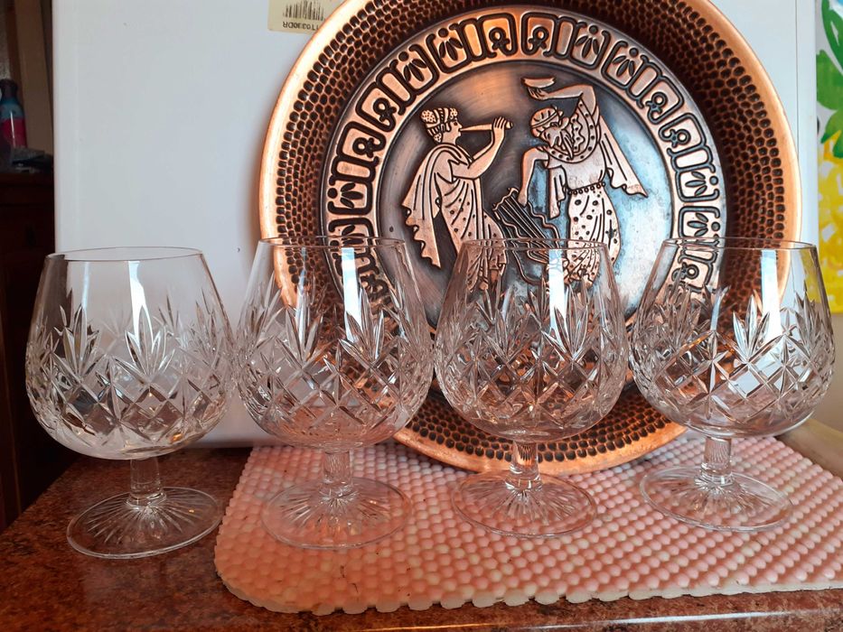 4 броя кристални чаши за коняк