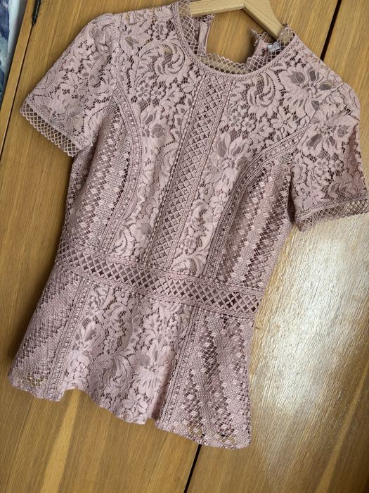 Top peplum broderie!