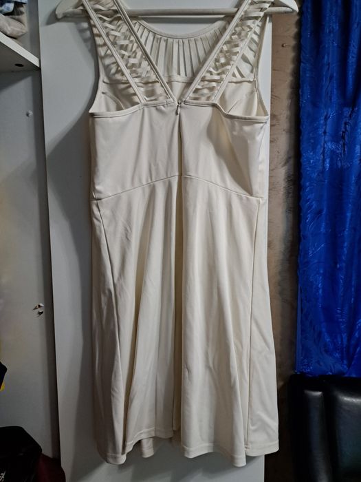 Продавам рокли като нови