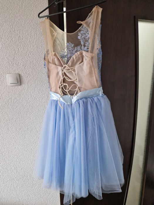 Официална рокля.