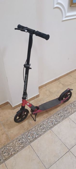 Продаю самокат со шлемом