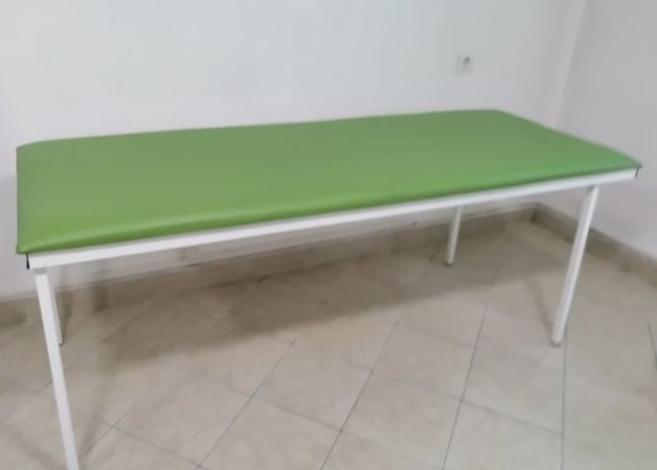 Продам кушетку с чехлом