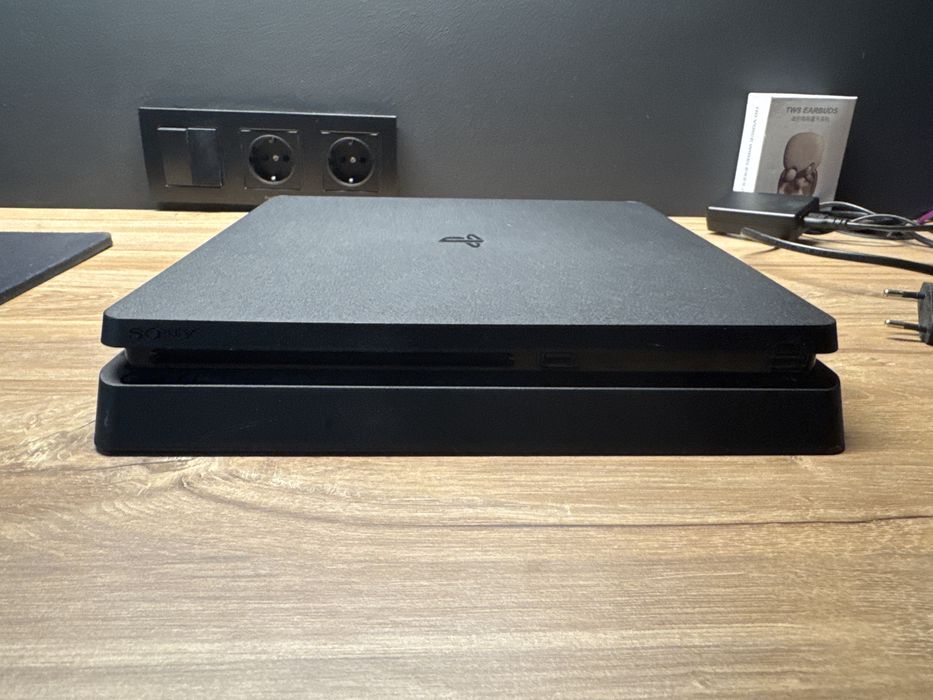 Sony PlayStation 4 Slim + 2 геймпада + 14 ТОП игр