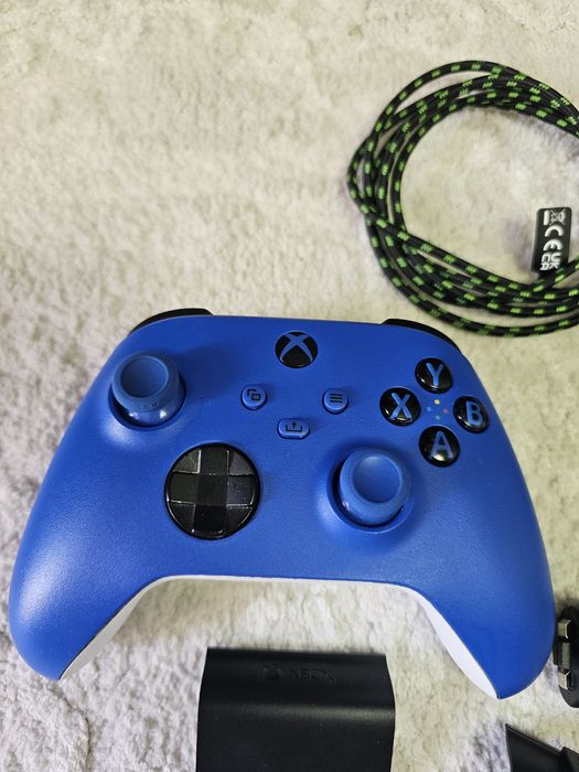 Controller xbox series x/s impecabile  plus acumulatori si cablu incarcare.xbox maneta .