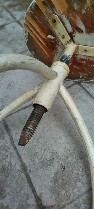 Трикрако медицинско столче