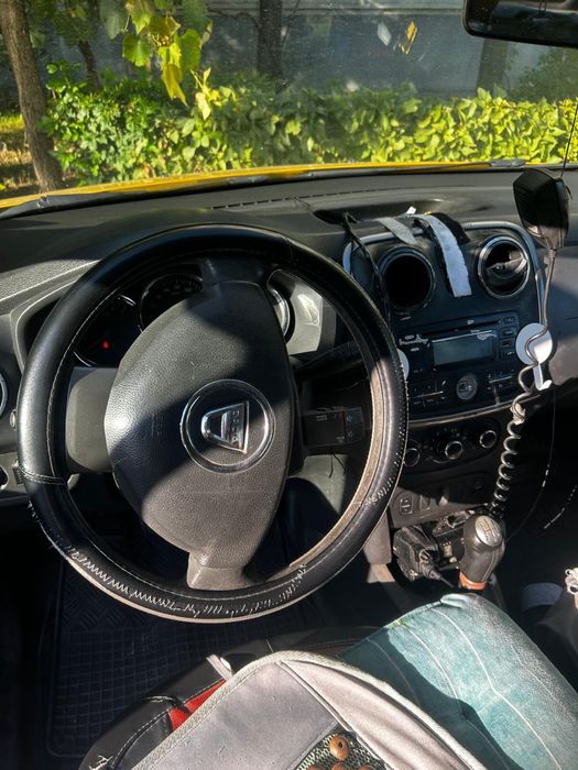 Vand 3 Dacia Logan.