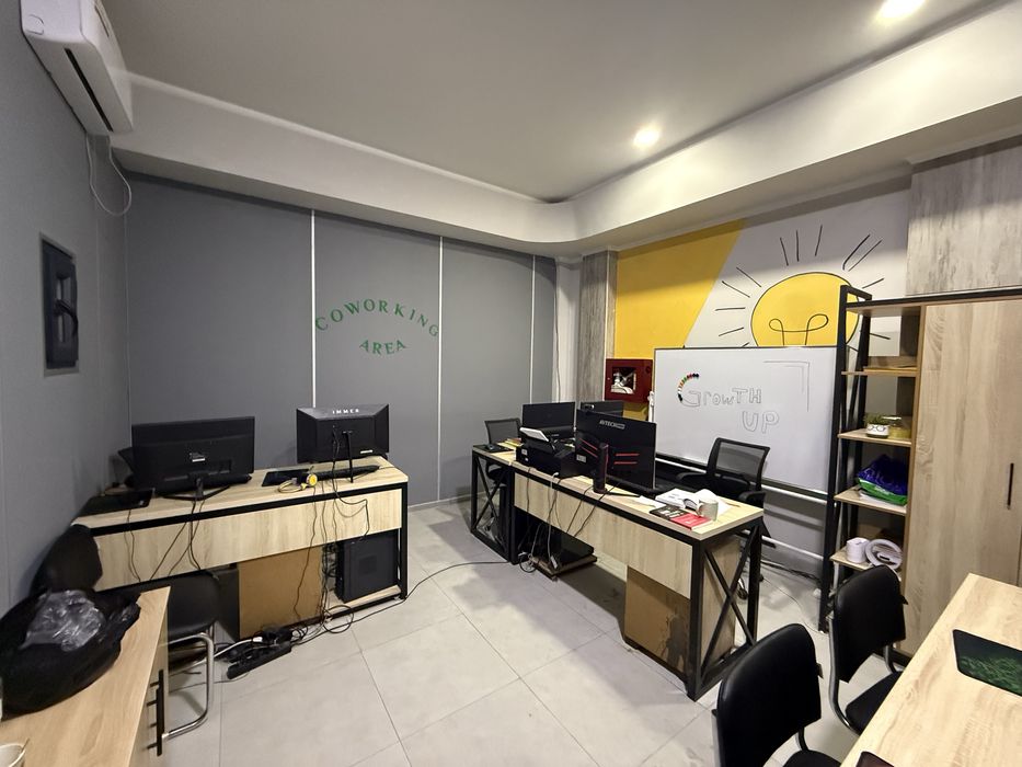 Урганч шахар марказида ОФИС учун мўлжаллаган жойлар ижарага берилади.