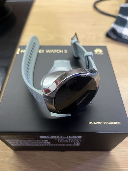 смарт часовник hauwei watch 5