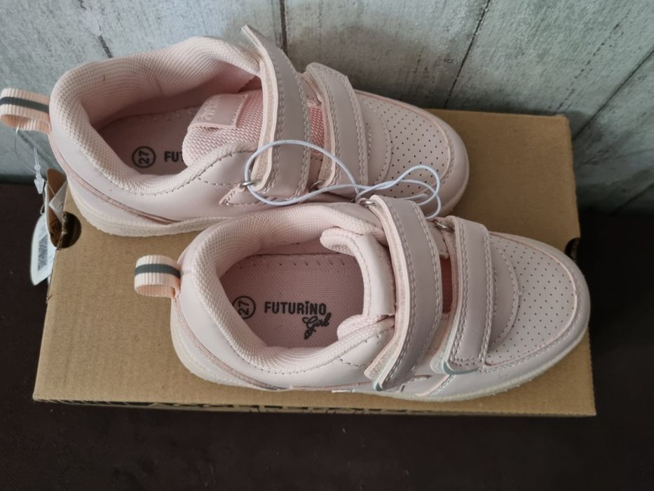 Продам Новые полуботинки на девочку р.27