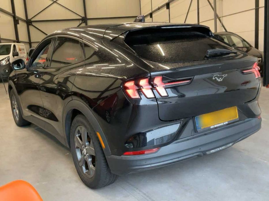 Ford Mustang Mach-E electric drive 198kW 269ks 76kwh