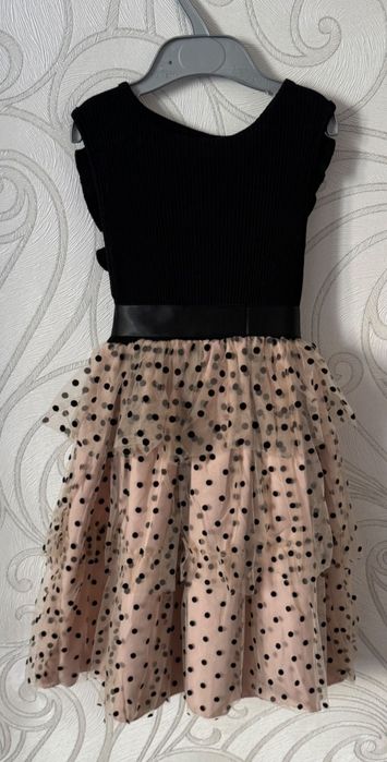 Нарядное платье 122-128см