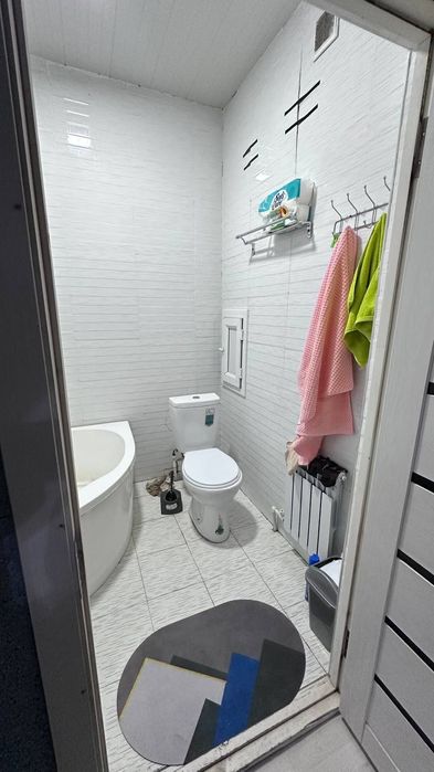 Jizzax shahar Olmazor city da 2 honali uy hama narsasi bilan sotiladi