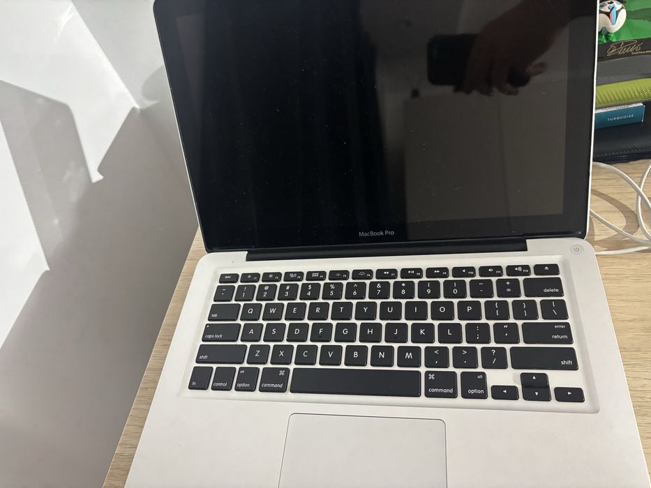 Apple Macbook Pro gri