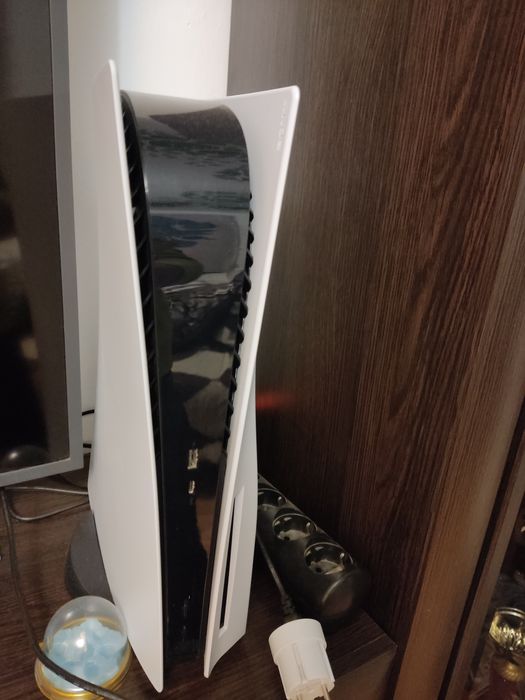 Продам Playstation 5 / PS5