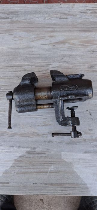 Тиски. Резьбонарезной инструмент.