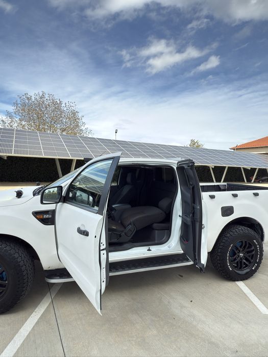 Vand Ford ranger in 2 usi