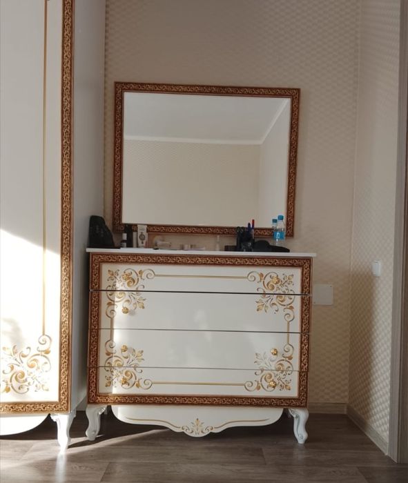 Продам спальный гарнитур