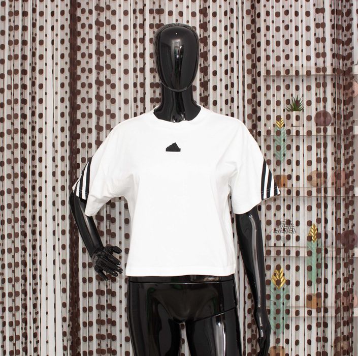Adidas оригинална дамска тениска памук кроп бяла гумено лого XS
