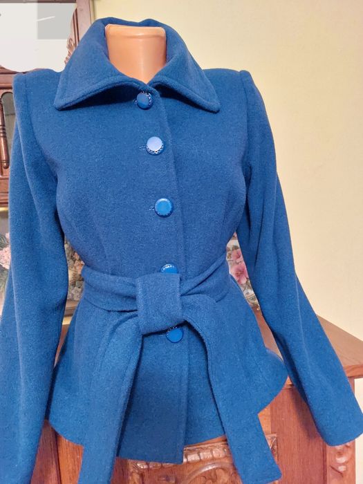 Jacheta noua model f frumos, stofa 100% lana si captuseala matlasata