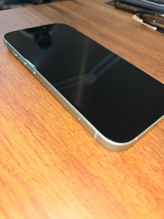 IPhone 15 на части
